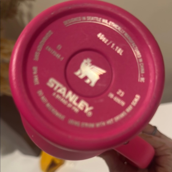 Stanley bright pink tumbler 40oz - Picture 3 of 3